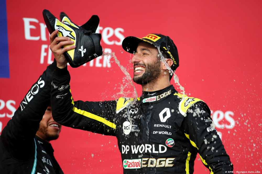 Le 'shoey' en F1, entre folklore et contrainte : Ricciardo revient sur son origine