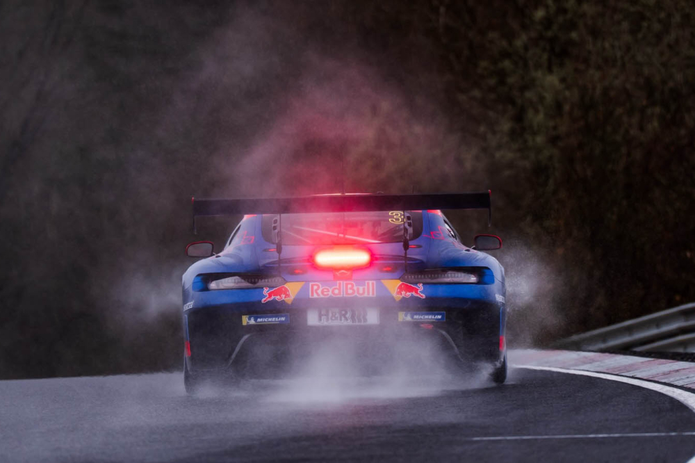 Verstappen a enfin affronté la Nordschleife de nuit... et sous la pluie !