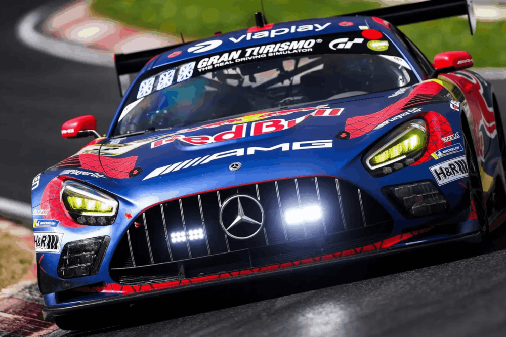 Max Verstappen frappe déjà fort pour ses débuts aux 24 Heures du Nürburgring