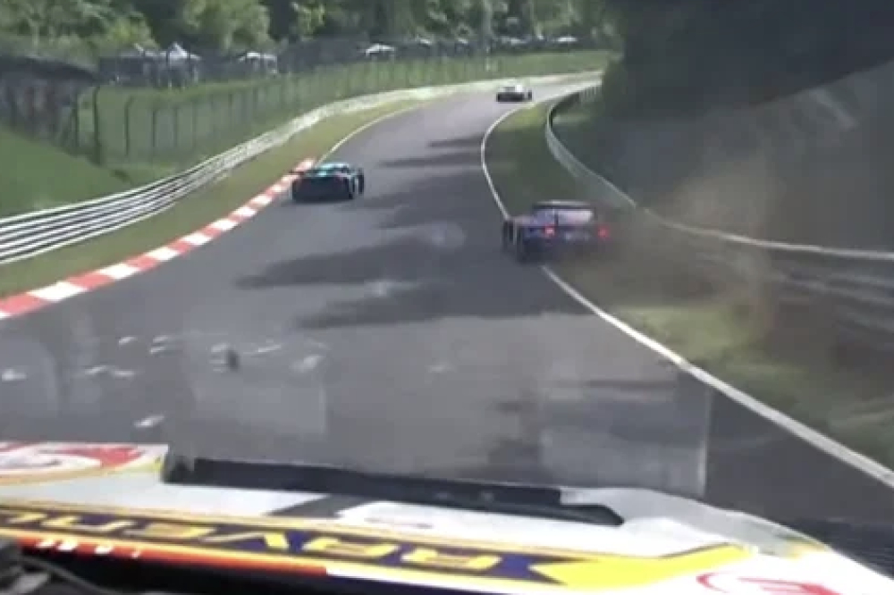 Max Verstappen évite de justesse la catastrophe aux 24 Heures du Nürburgring