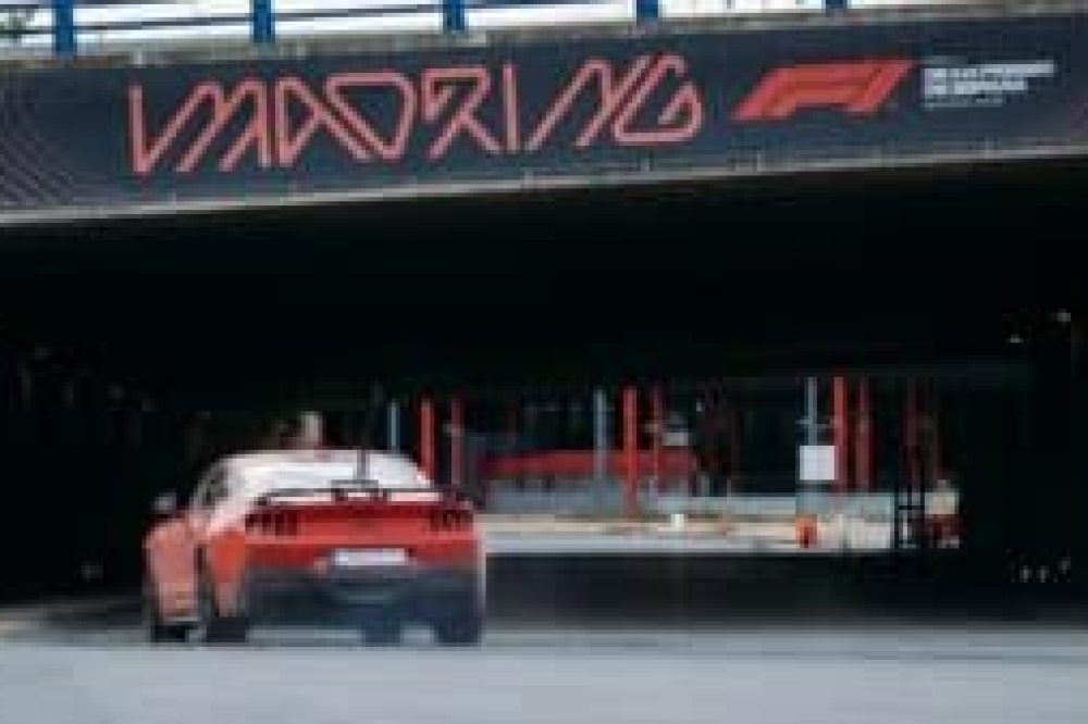 Sainz fait fumer la gomme sur le nouveau circuit de Madrid