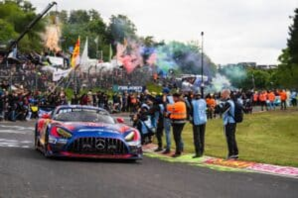 Verstappen s’effondre lors des 24h du Nürburgring