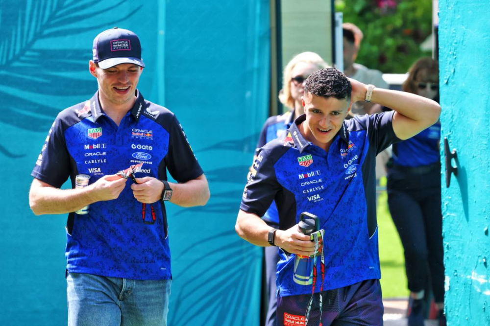 Hadjar impressionné par la sensibilité technique de Verstappen dont il veut s'inspirer