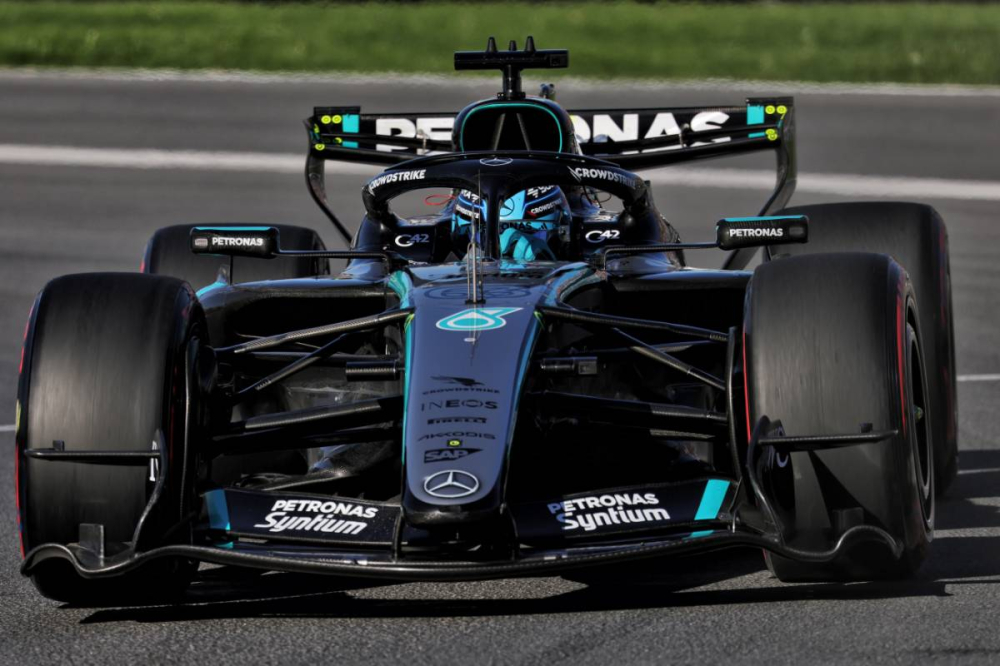 George Russell arrache la pole au dernier souffle face à Antonelli à Montréal