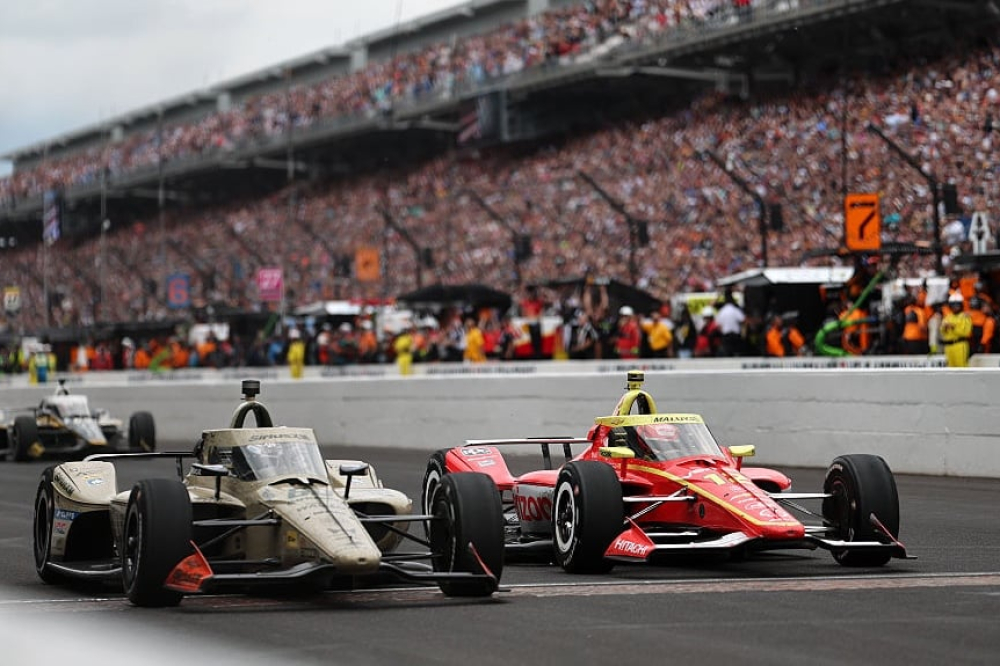 Felix Rosenqvist (MSR) coiffe David Malukas (Penske) au sprint dans un final à suspense