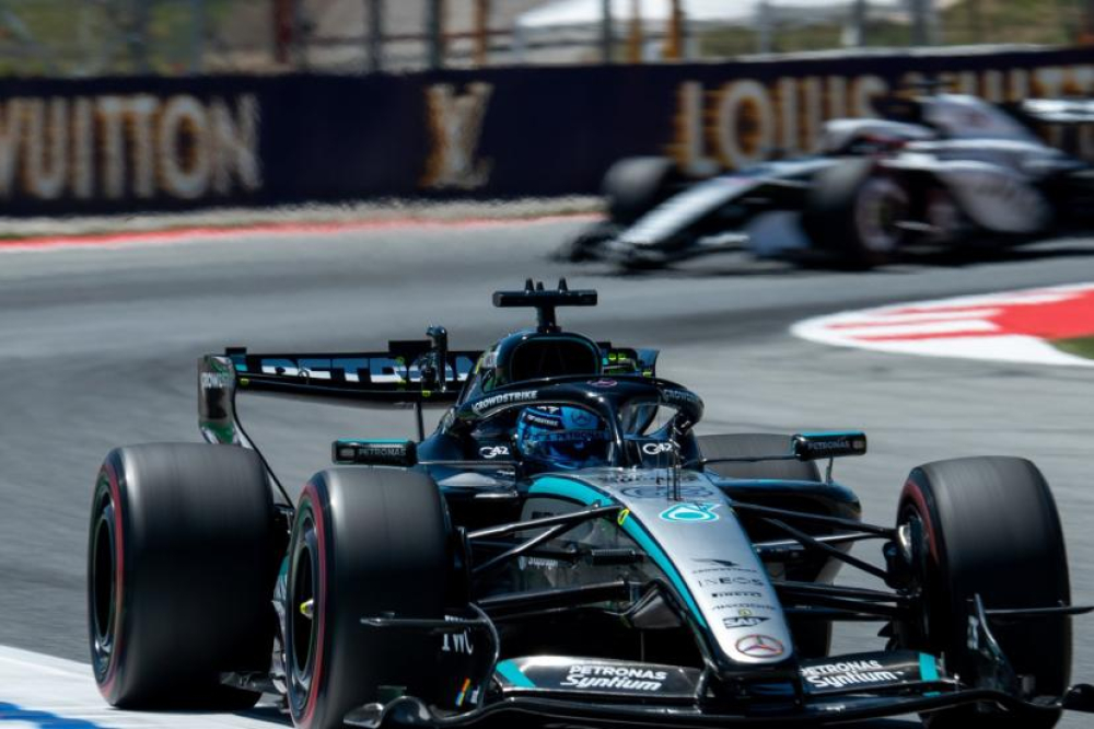 George Russell s'élancera en pole position du Grand Prix de Catalogne, nouvelle sortie de piste pour Charles Leclerc