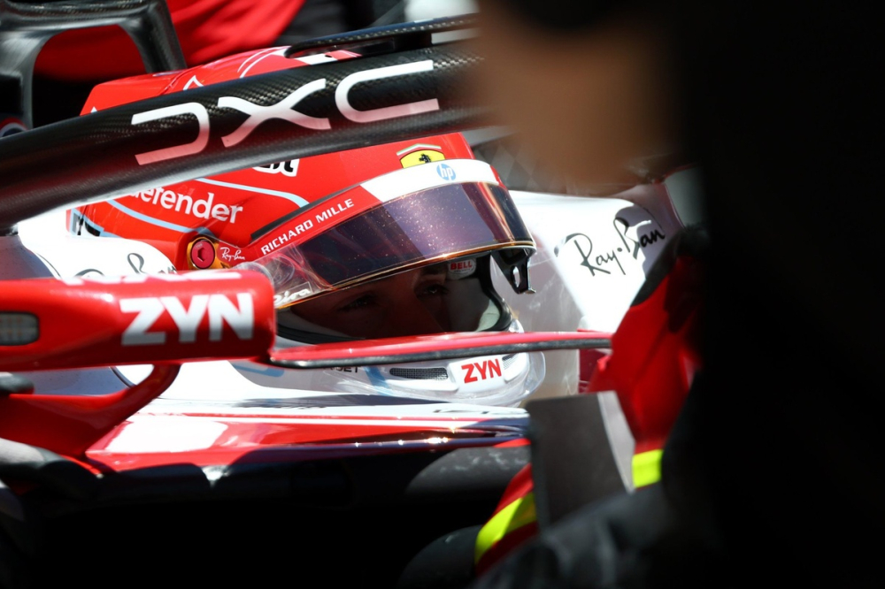 Leclerc s'accidente tout seul : 