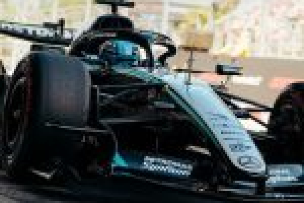 Russell remet en question la stratégie de Mercedes à Barcelone