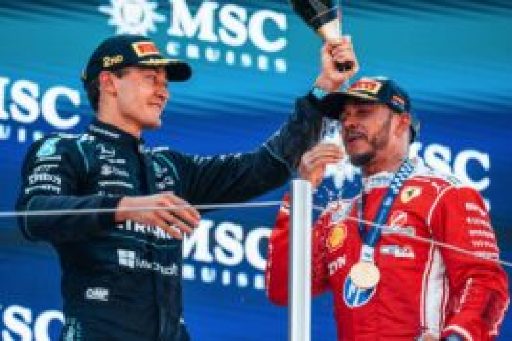 Russell freiné par une bévue de Mercedes à Barcelone