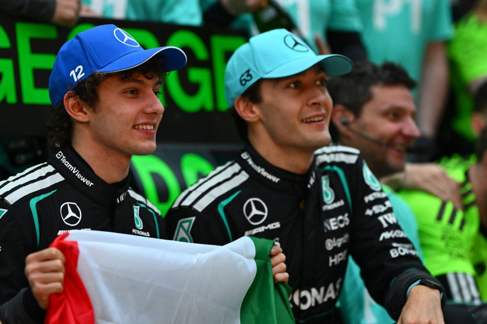 Mercedes répond aux soupçons de favoritisme entre Russell et Antonelli