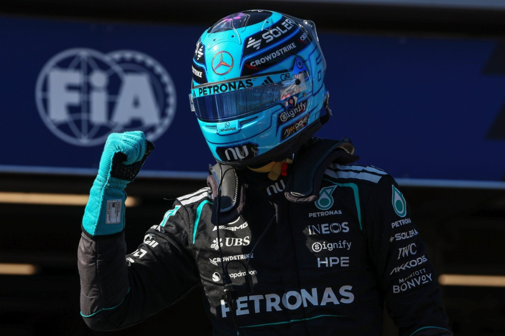 Russell poleman controversé après le crash de Verstappen