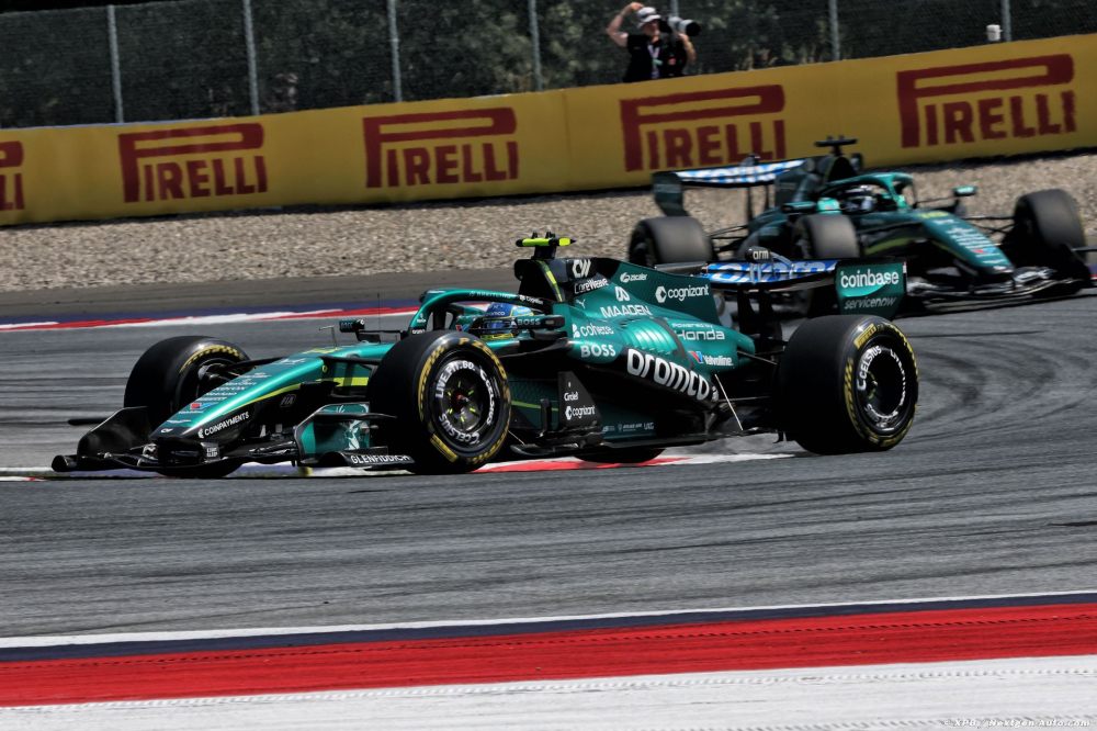 Aston Martin F1 finit à un tour de Williams, en mode apprentissage forcé