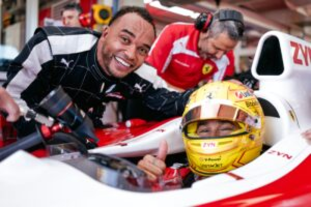 Nicolas Hamilton embarque aux côtés de son frère dans une Ferrari V10