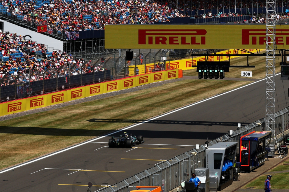 GP de Grande-Bretagne de F1 : la grille de départ de la course sprint, Lewis Hamilton arrache la pole devant son public, Isack Hadjar dans le Top 10