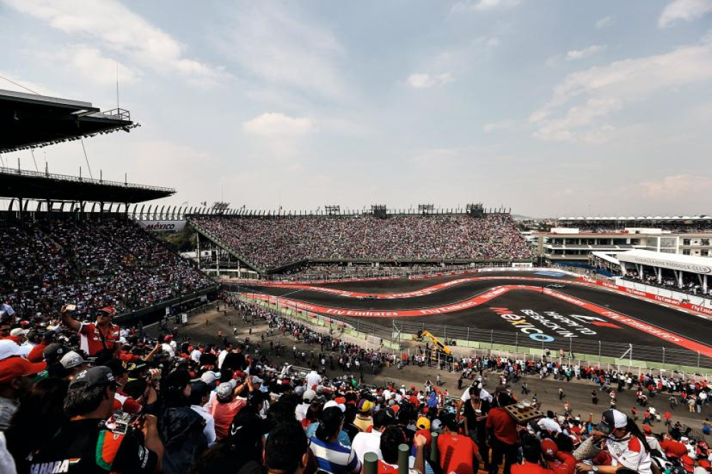 Quand Frédéric Ferret voit James Bond s'inviter en F1 au Grand Prix du Mexique 2015
