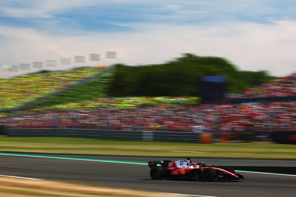 Coup de théâtre à Silverstone : Leclerc triomphe, Antonelli frappé par le sort !