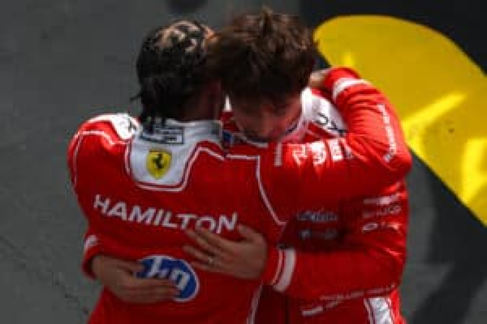 Leclerc s’impose sous Safety Car, le podium d’Hamilton menacé