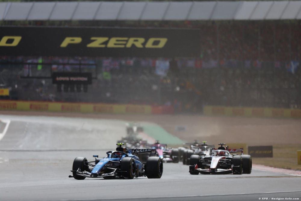 Sainz écope d'une pénalité inhabituelle en F1 après une erreur lors du GP de Grande-Bretagne