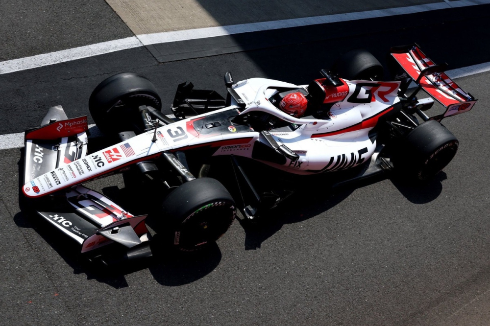 Haas se rajoute des problèmes dans les stands