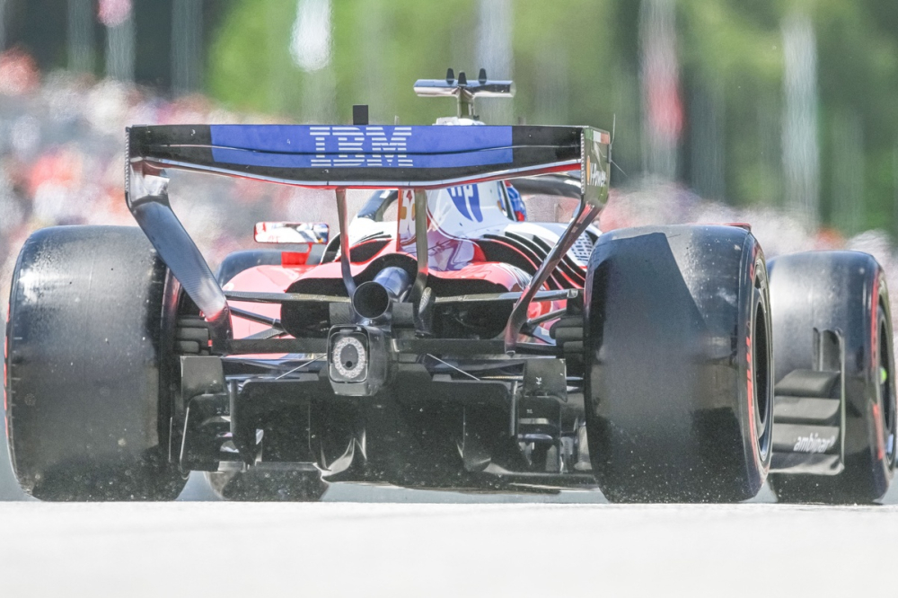 Ferrari avec un échappement simplifié et un aileron Macarena évolué à Spa ?
