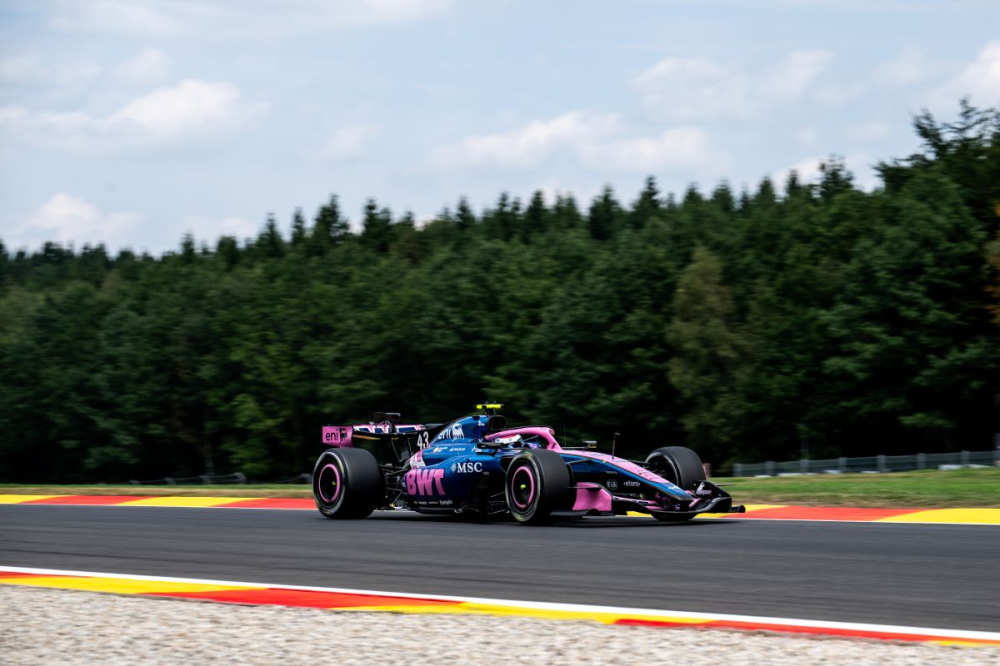 Franco Colapinto dans les points à Spa après un dépassement digne de Mika Häkkinen