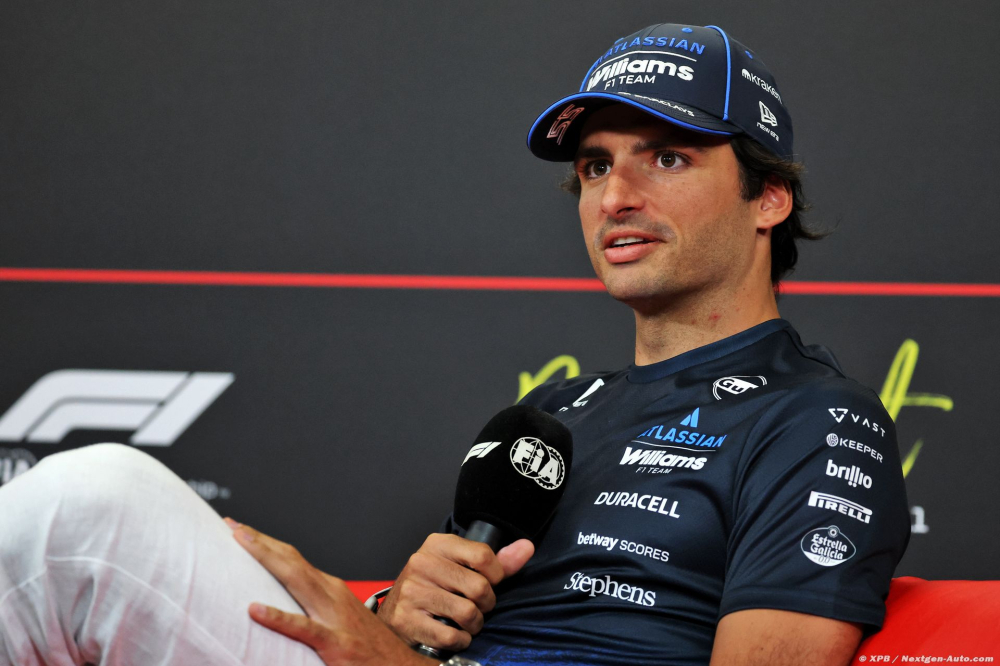 Sainz déplore 'un ou deux ans de retard' chez Williams F1 et laisse son avenir ouvert