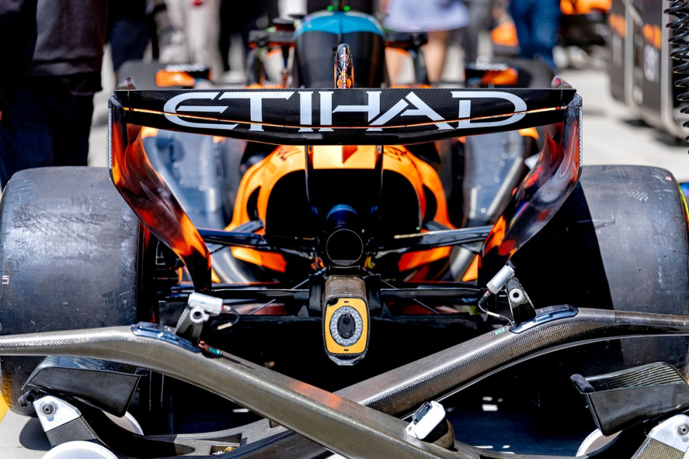 Pourquoi McLaren joue la prudence avec son aileron arrière rotatif