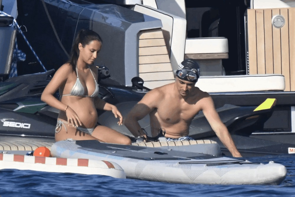 Charles Leclerc et Alexandra Saint Mleux : ces images qui confirment l'arrivée de leur premier enfant