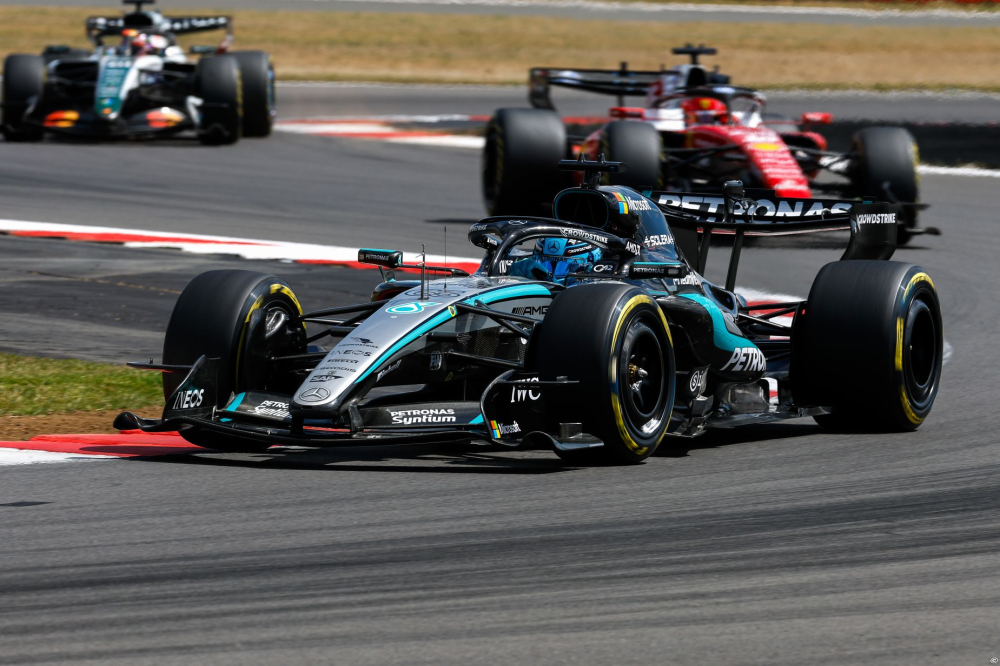 Russell craint un relâchement après une bonne moitié de saison pour Mercedes F1