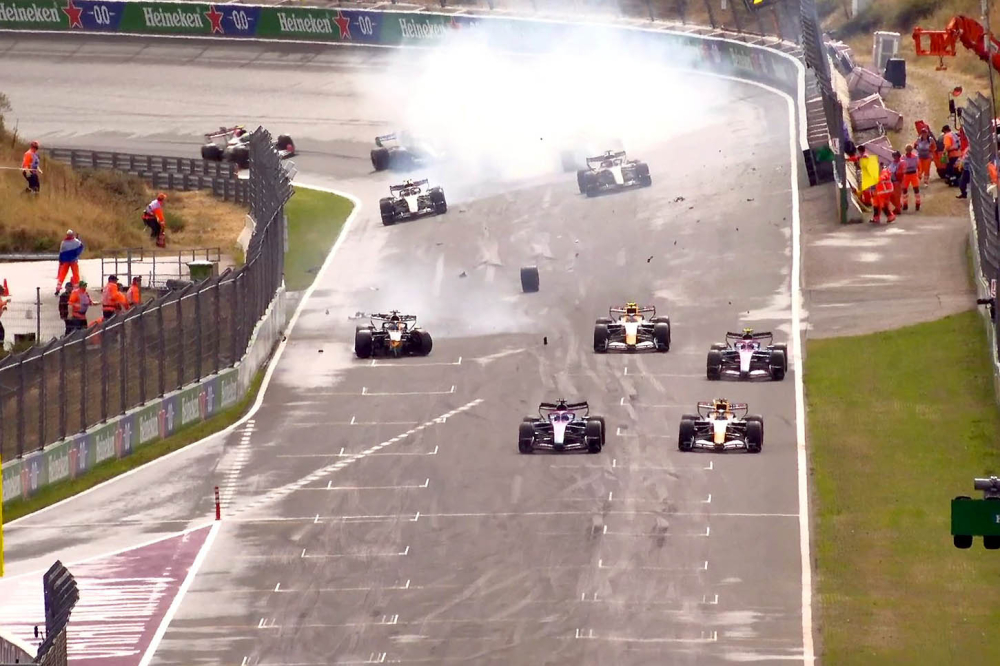 Gros crash pour Verstappen, le dernier GP des Pays-Bas interrompu par un drapeau rouge