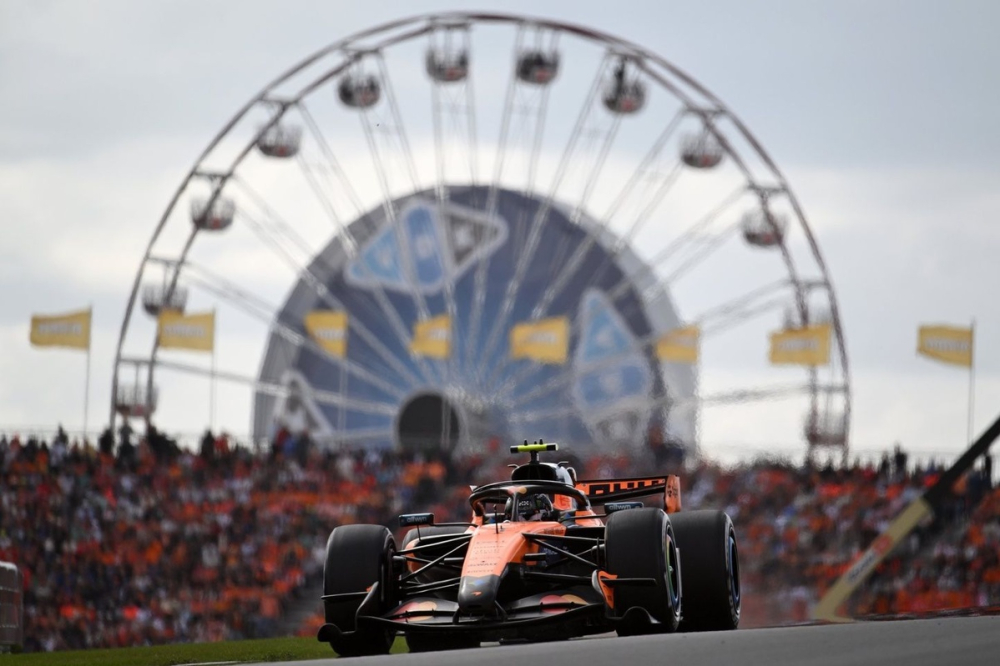 Norris renverse une course mouvementée et triomphe devant les Mercedes !