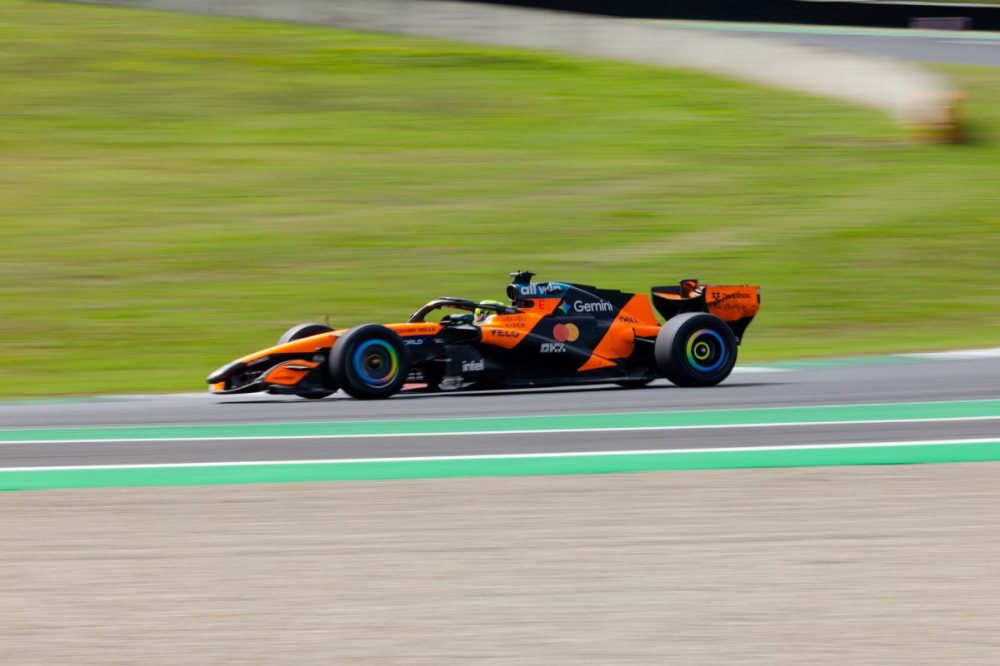 Lando Norris et Oscar Piastri se partagent la MCL40 au Mugello pour un test pneumatique Pirelli