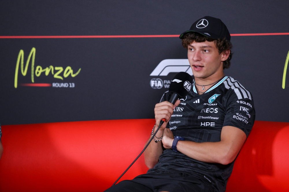 Kimi Antonelli vise l’impossible à Monza depuis le fond de la grille : « Je serais ravi de gagner ! »