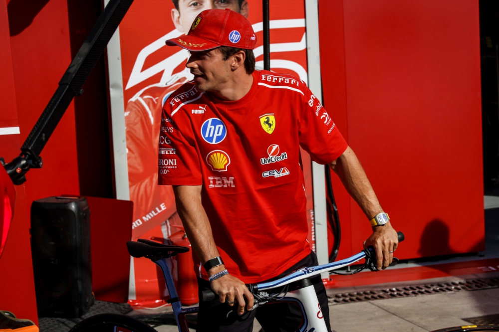 Charles Leclerc félicite Pierre Gasly après sa pole position : «  »
