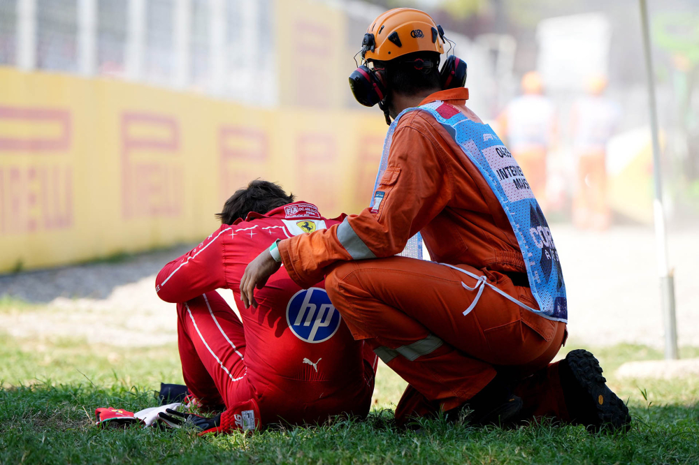 Leclerc a déploré un souci de vision après le crash de sa Ferrari, d'autres examens nécessaires