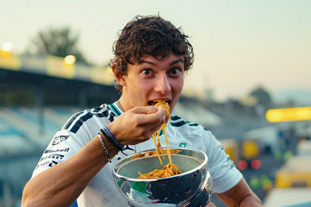 Antonelli sur un karting, un patron de Mercedes F1 sur les nerfs !