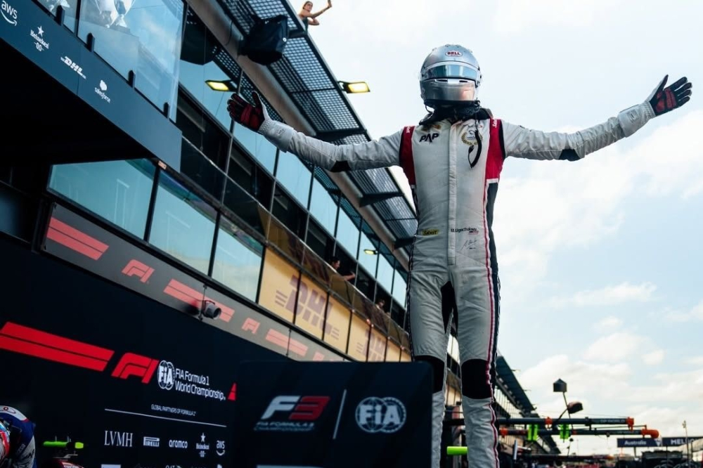 Ugochukwu renverse Slater pour s'adjuger le titre F3