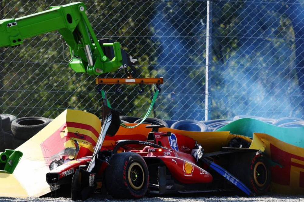 Charles Leclerc victime d'une violente sortie de piste dès le 2e tour du Grand Prix d'Italie