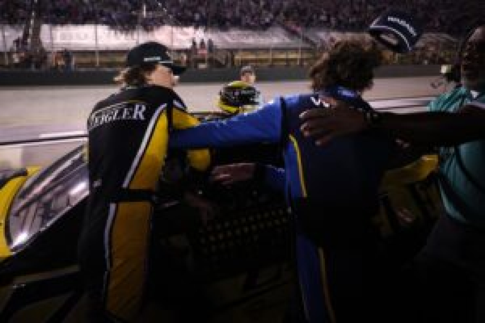 Un accrochage en piste dégénère en bagarre entre deux pilotes de NASCAR