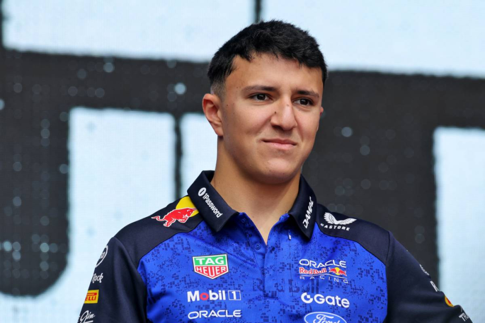 Isack Hadjar prêt à faire son retour chez Red Bull dès le Grand Prix d'Azerbaïdjan