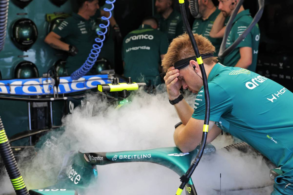 Fernando Alonso lourdement pénalisé à Bakou : Aston Martin accumule encore les mauvaises nouvelles