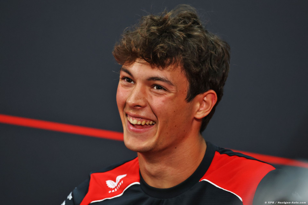 Bearman lâche un gros indice sur le remplaçant d'Ocon chez Haas F1
