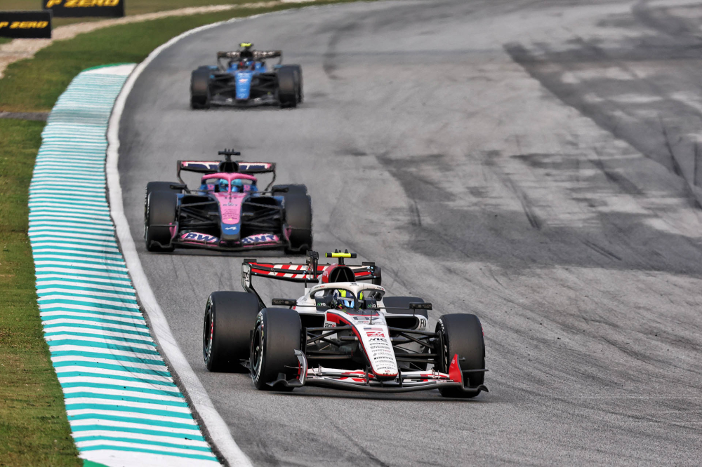 Bearman en veut à Haas F1 pour sa stratégie, Ocon s'étonne d'avoir autant 'reculé'