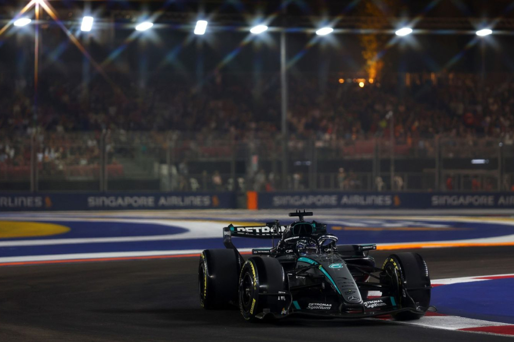 GP de Singapour de F1 - Le crash de George Russell en vidéo, le pilote Mercedes perd le contrôle en tête