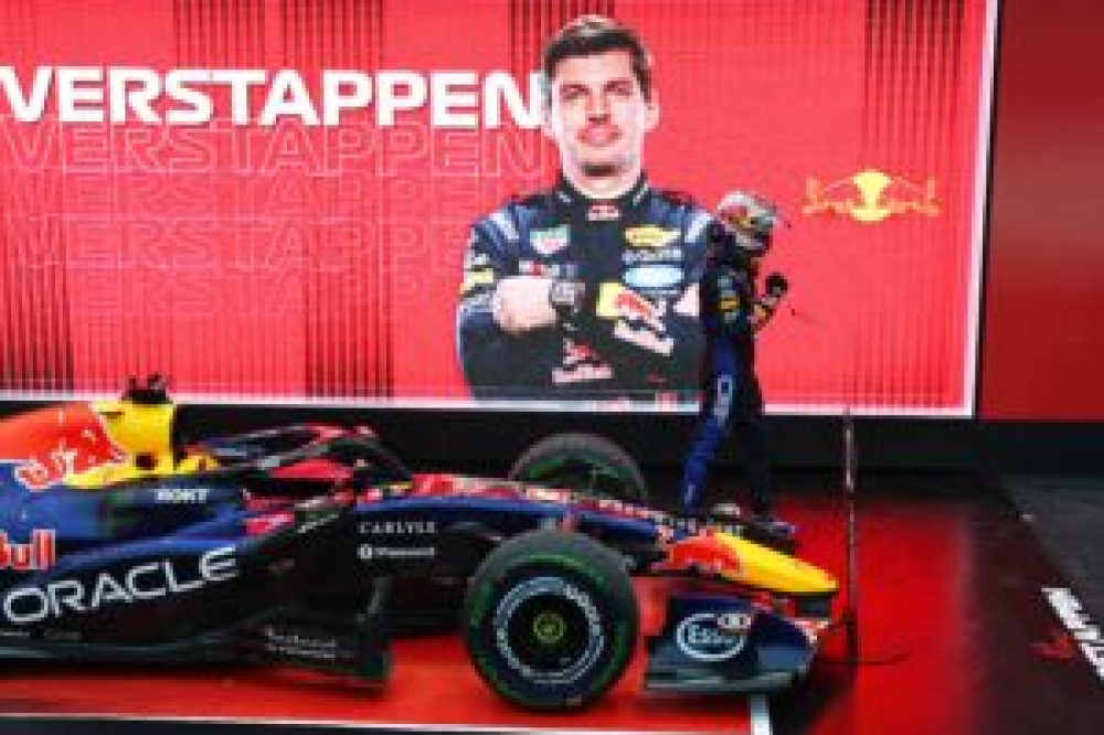 Verstappen remporte un sprint rocambolesque à Singapour