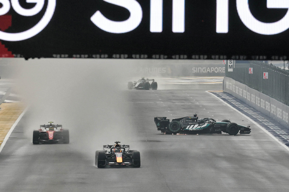 Russell explique son crash au Sprint : 'plus d'énergie que prévu à la sortie du virage'