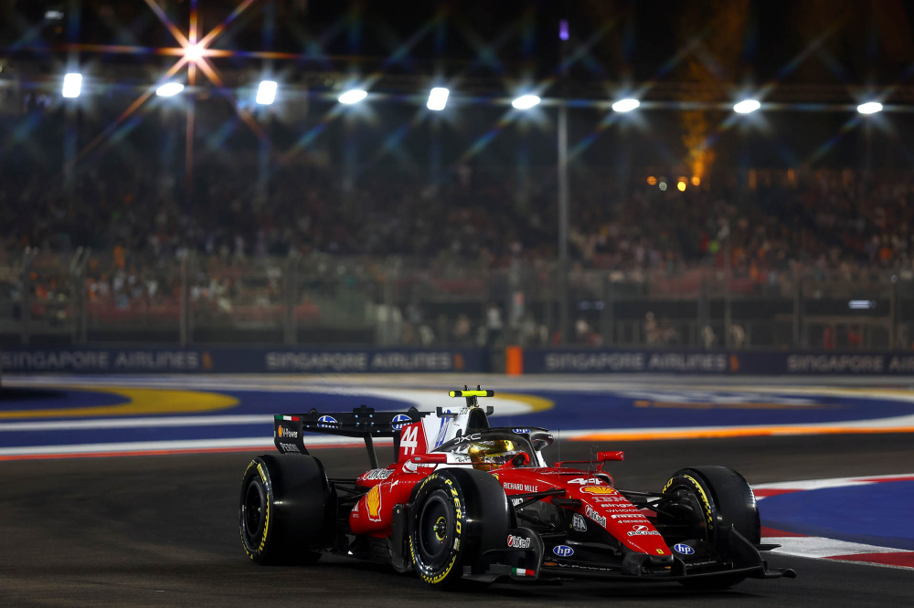 Hamilton déplore 'une Q3 difficile' mais pense que Ferrari peut gagner 'en équipe'