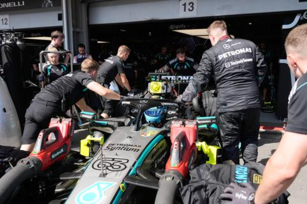 Formule 1 : derrière les succès de Mercedes, en tête du championnat, le ballet maîtrisé des mécaniciens