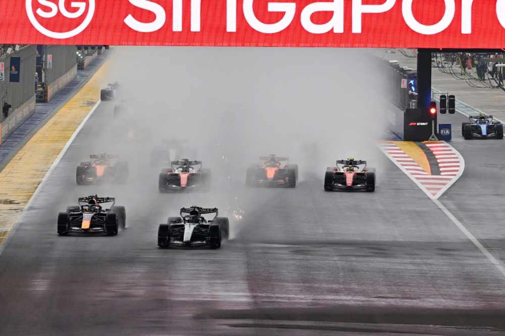 GP de Singapour de F1 : le départ de la course en vidéo, Max Verstappen résiste à Charles Leclerc et Lewis Hamilton