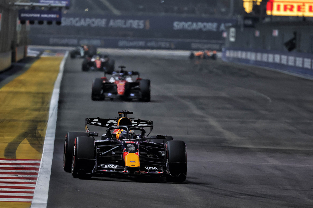 Verstappen se félicite d'une 'très bonne course' après avoir enfin conquis Singapour